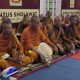 Para biksu yang mengikuti ritual thudong, berjalan kaki dari Bangkok ke Candi Borobudur bermalam di gedung Kanzus Sholawat milik Habib Luthfi bin Yahya di Pekalongan. -Radar Pekalongan-DNN-