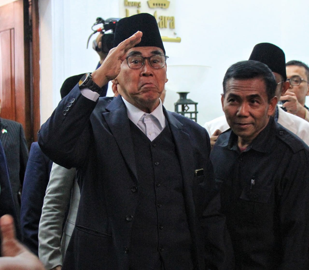Pertemuan antara Pimpinan Lembaga Pendidikan Al-Zaytun, Panji Gumilang dengan tim investigasi bentukan Gubernur Jawa Barat, Ridwan Kamil berujung antiklimaks.