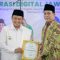 Wakil Gubernur Jawa Barat Uu Ruzhanul Ulum saat Seminar dan Lokakarya (Semarak) Literasi Digital di Buntet Pesantren, Kabupaten Cirebon, Jawa Barat, Senin (19/6/2023). (Ho-Humas)