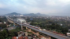 Target Kereta Api Cepat Jakarta Bandung hanya 220 Km perjam