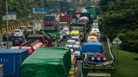 Pada Libur Idul Adha 1444 H, kendaraan angkutan barang dibatasi untuk melintas di Jalan Tol dan Non Tol wilayah Jakarta dan Jawa Barat-Ilustrasi/Truk melintas di Jalan Tol Surabaya - Gempol/Kemenhub-