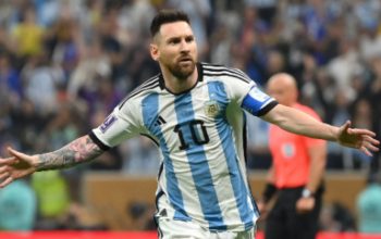 Selebrasi Messi setelah cetak gol untuk Argentina di final Piala Dunia 2022. -Twitter/@FIFAWorldCup-