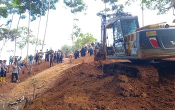 Suasana saat penertiban di lokasi tambang emas tanpa izin di area perhutani blok Cibuluh, Desa/ Kecamatan Ciemas Kabupaten