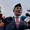 Ketua KPU RI Hasyim Asy’ari memberi keterangan kepada media selepas upacara pelantikan di halaman Kantor KPU RI, Jakarta, Minggu (25/6/2023). 