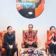 Ketua Umum DPP PDI Perjuangan, Megawati Soekarnoputri (kedua dari kanan) usai menghadiri Rakernas III PDIP yang dilaksanakan di Sekolah Partai, Lenteng Agung, Jakarta, Selasa (6/6).