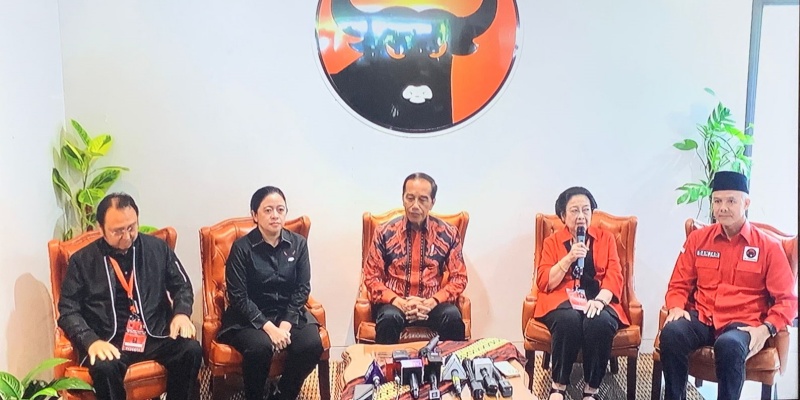 Ketua Umum DPP PDI Perjuangan, Megawati Soekarnoputri (kedua dari kanan) usai menghadiri Rakernas III PDIP yang dilaksanakan di Sekolah Partai, Lenteng Agung, Jakarta, Selasa (6/6).