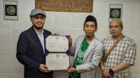 Abdul Kholik Maulana warga Kampung Ciseupan Desa Seusepan Kecamatan Caringin Kabupaten Sukabumi mendapatkan penghargaan dari Kantor Liga Arab Muslim dunia di Jepang.