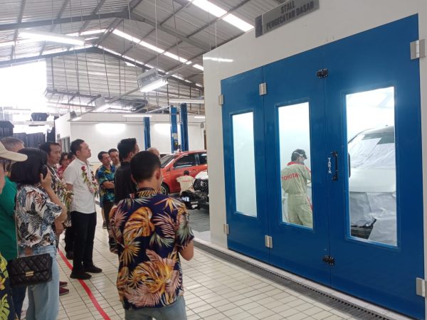 grand opening Selamat Toyota Bodi & Cat Sukabumi