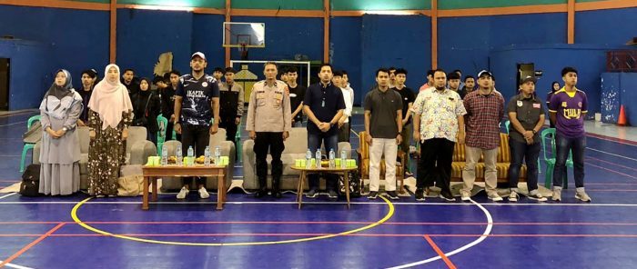 GEBYAR MILAD FKIP: Dekan FKIP UMMI Sistiana Windiaryani (dua kiri), Sekretaris Disporapar Kota Sukabumi Caesar Anwar dan tamu undangan lain menghadiri pembukaan PJKR UMMI Cup 2023 dalam rangkaian Gemilap.