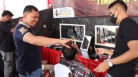 Hari Bhayangkara ke-77, Polres Sukabumi Kota Layani Cukur Gratis