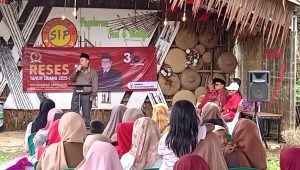 Reses di Cisande Cantanyan,  Jaenudin Dicurhati Soal Pendidikan dan Kesehatan