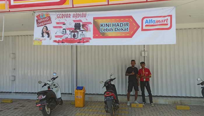 atpol PP Tutup Mini Market di Parungkuda