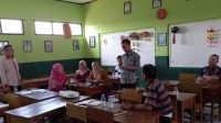 IMPLEMENTASI KURIKULUM MERDEKA: SDN Nanggeleng 1 Kota Sukabumi melakukan In House Training (IHT) di sekolah, Senin (26/6).