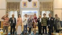 Gubernur Jawa Barat M Rdwan Kamil seusai menerima kedatangan Putri Indonesia 2023 Farhana Nariswari Wisandana di Gedung Negara Pakuan, Kota Bandung, Sabtu (17/6/2023). (Humas Pemda Jawa Barat)