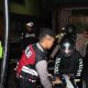 Personel gabungan dari berbagai satuan di Polres Sukabumi Kota saat memberhentikan pengendara yang sepeda motornya menggunakan knalpot bising. Antara