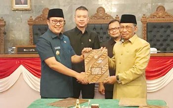 Wali kota Sukabumi Achmad Fahmi dan Pimpinan DPRD
