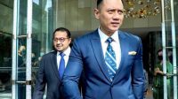 Sekretaris Jendral Partai Demokrat, Teuku Riefky Harsya (kiri belakang) dan Ketua Ketua Umum Partai Demokrat, Agus Harimurti Yudhoyono (AHY) (kanan depan)-Instagram-