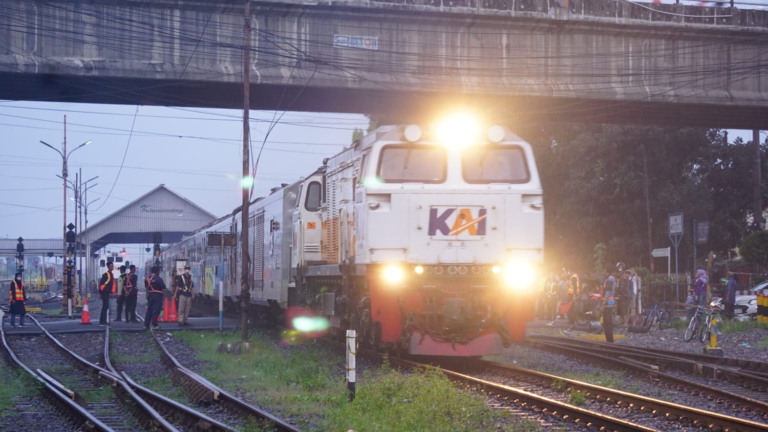 Mulai 1 Juni 2023, kecepatan KA meningkat di Perlintasan Daop 2 Bandung-Daop 2 Bandung/KAI-