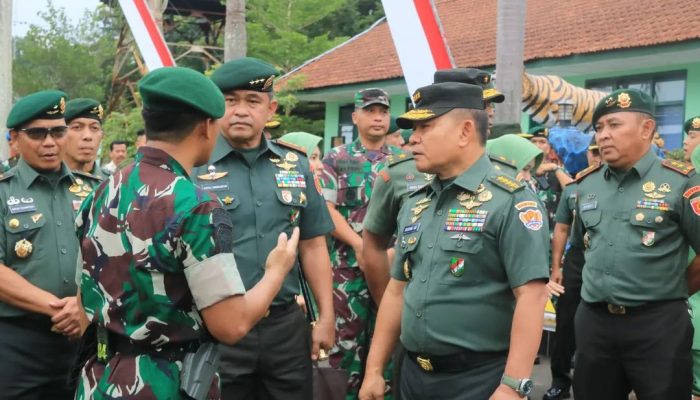 Kunjungan Kasad ke Yonif Raider 323/BP Divif 1 Kostrad Banjar Didampingi  Pangkostrad