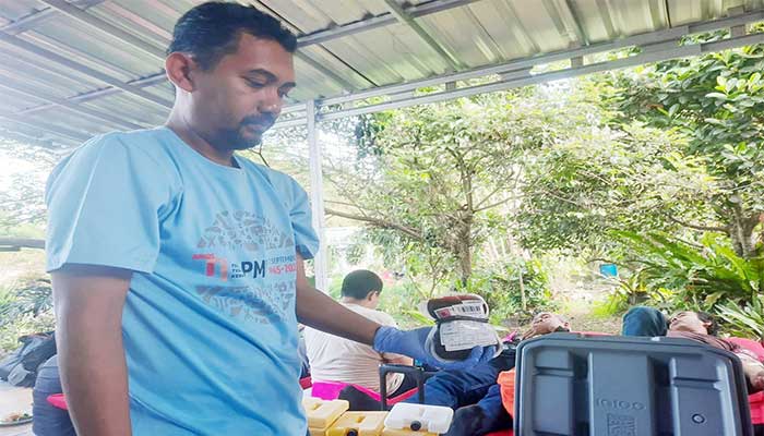 petugas donor darah