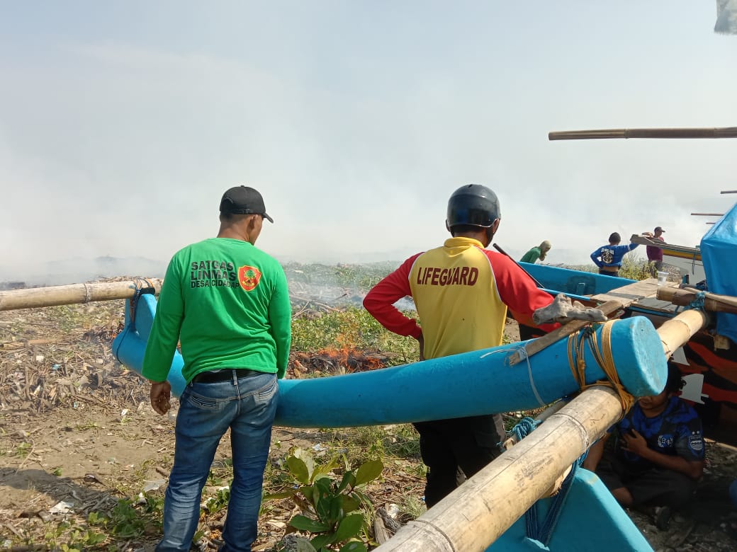 KEBAKARAN : Lahan tempat sandar perahu di kampung Loji, RT 10/05, Desa Loji, Kecamatan Simpenan, Kabupaten Sukabumi.