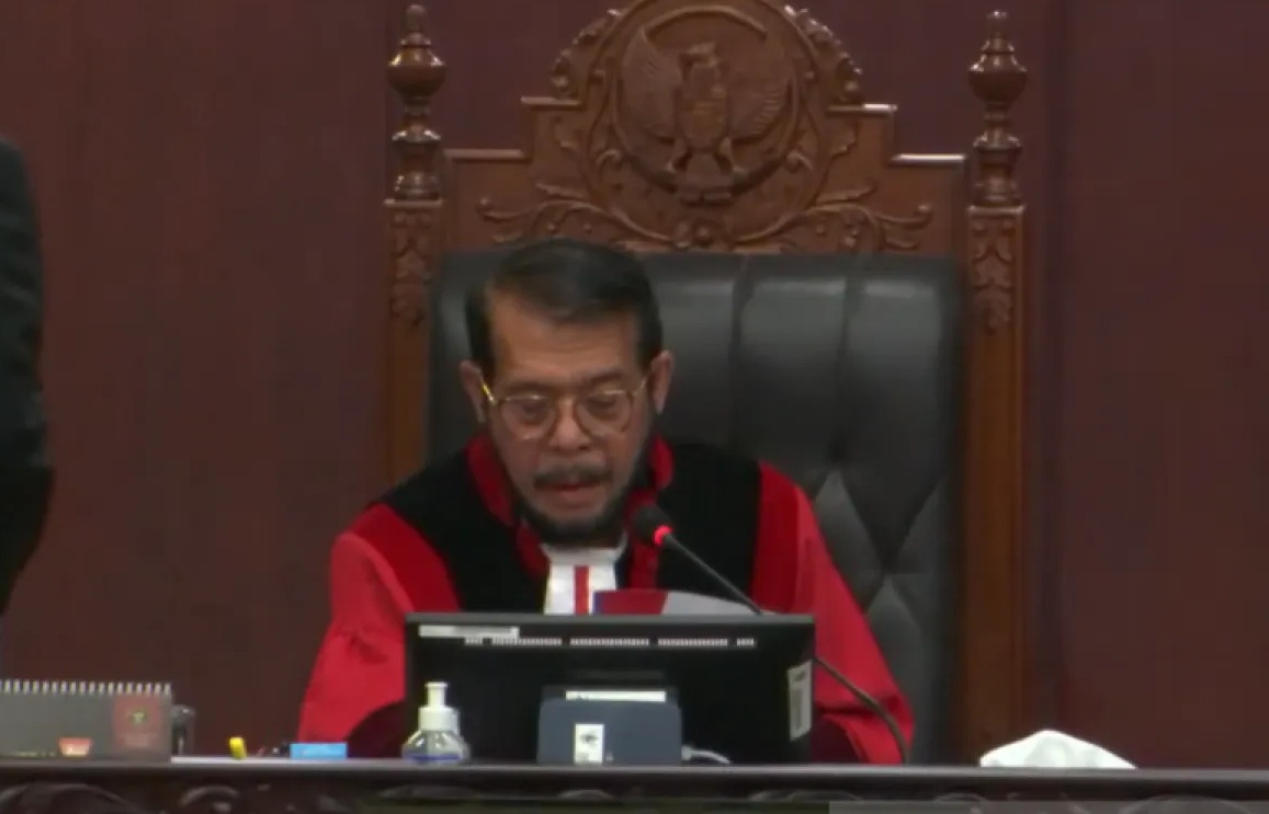 Tangkapan layar - Ketua Majelis Hakim Mahkamah Konstitusi (MK) Anwar Usman membacakan putusan di gedung MK RI, sebagaimana dipantau secara daring dari Jakarta, Senin (31/7/2023).