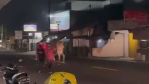 Viral, Berandal Motor di Sukabumi Adu Ketangkasan Menggunakan Cerulit di Jalan