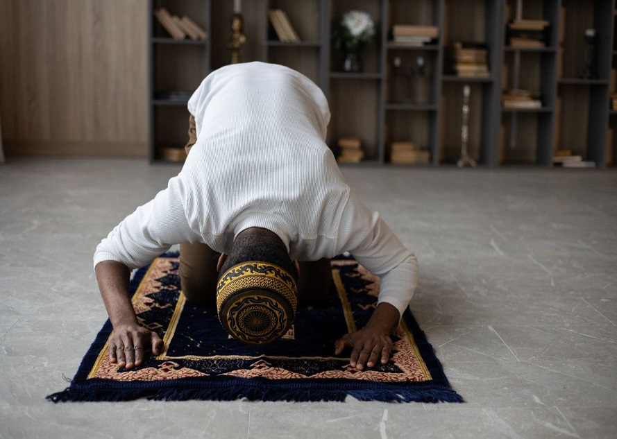 Tata Cara dan Panduan Doa Saat Sholat Hajat 2023-Montera-Pixabay