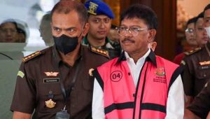 Nama Jokowi Diseret Jhonny Plate dalam Kasus Korupsi BTS Kominfo