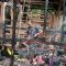TERBAKAR : Warga saat membersihkan material bangunan rumah milik Suherman (44) di Kampung Citampian, RT 035/RW 008, Desa Bantarsari, Kecamatan Pabuaran, Kabupaten Sukabumi, pada Jumat (07/07) pagi.(Foto : ist)