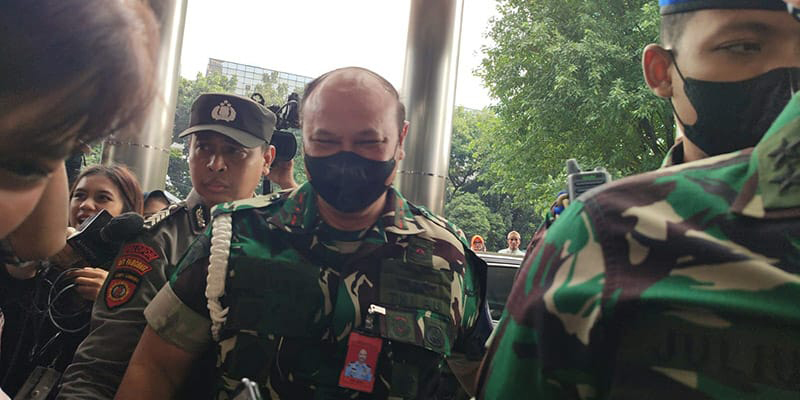 Danpuspom TNI Marsekal Muda Agung Handoko saat mendatangi gedung Merah Putih KPK