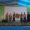 MUSDA : Ketua Pimpinan Pusat (PP) Muhammadiyah Dr H Anwar Abbas, MM, M.Ag saat menerima cendramata dari ketua Pengurus Daerah Muhammadiyah (PDM) Kabupaten Sukabumi Deni Suwandi.