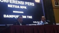 Jumpa pers Danpuspom TNI Marsekal Muda TNI Agung Handoko bersama Ketua KPK, Firli Bahuri