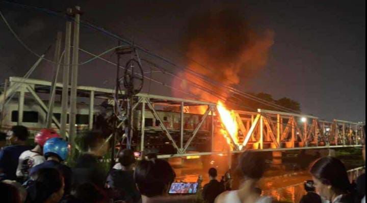 Rangkaian Kereta yang Tabrakan dengan Truk di Semarang Dievakuasi ke Stasiun Jerakah-Tangkapan Layar-
