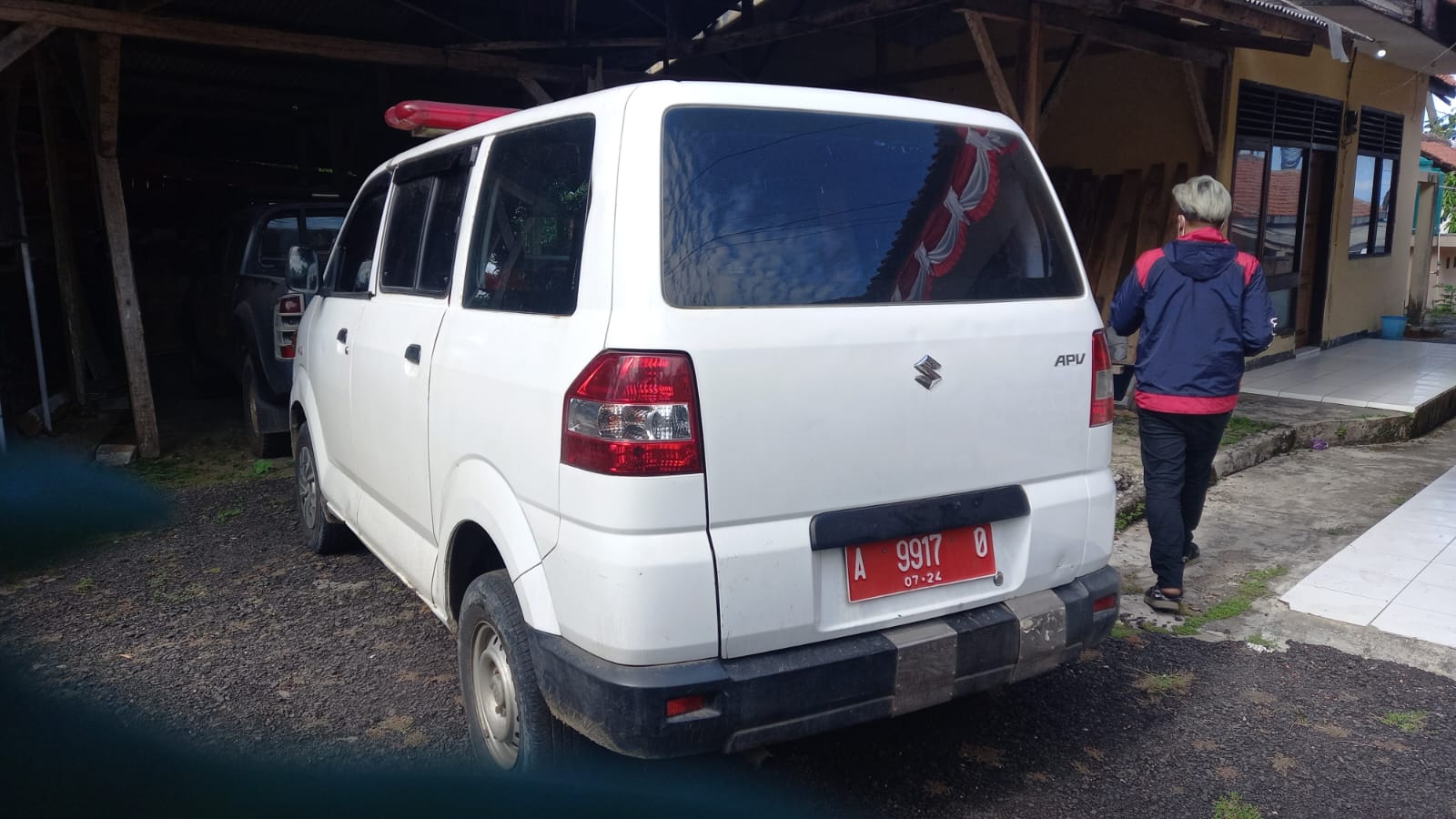 BARANG BUKTI : Kendaraan yang diamankan polsek Cisolok, Polres Sukabumi di vila yang berada di Cisolok.(FOTO : NANDI/ RADARSUKABUMI)