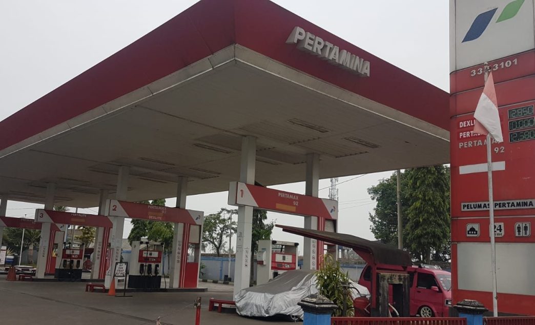 DITUTUP : Suasana SPBU Cimuncang, Desa Pasirhalang, Kecamatan Sukaraja, Kabupaten Sukabumi, tutup pada Kamis (06/07).
