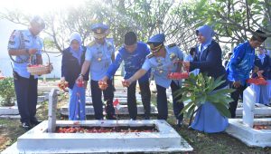 Sambut Hari Bakti Ke-76 TNI Angkatan Udara, Lanud Atang Sendjaja bersama dengan Wingdik 500/Umum Gelara Ziarah 