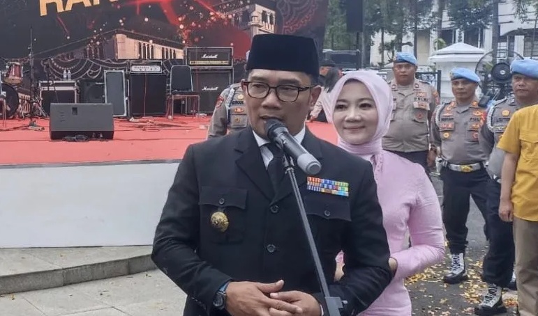 Gubernur Jawa Barat Ridwan Kamil usai menghadiri acara Peringatan HUT Ke-77 Bhayangkara di depan Gedung Sate, Kota Bandung, Jawa Barat, Sabtu (1/7/2023). ANTARA/Bagus Ahmad Rizaldi.