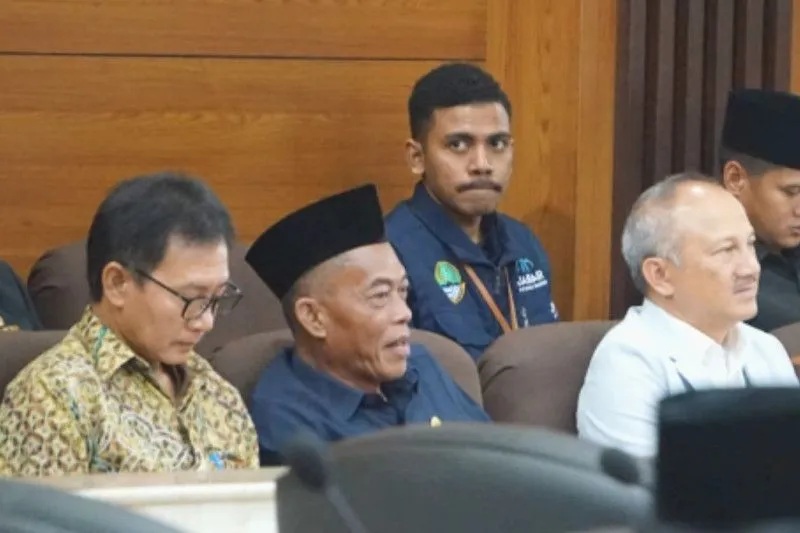 Bupati Subang Ruhimat (kedua dari kiri). ANTARA/HO-Pemkab Subang.