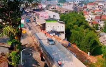 Jembatan Cikereteg di Caringin, Kabupaten Bogor, Jawa Barat, mulai bisa dilalui kendaraan roda empat. (Kementerian PUPR)
