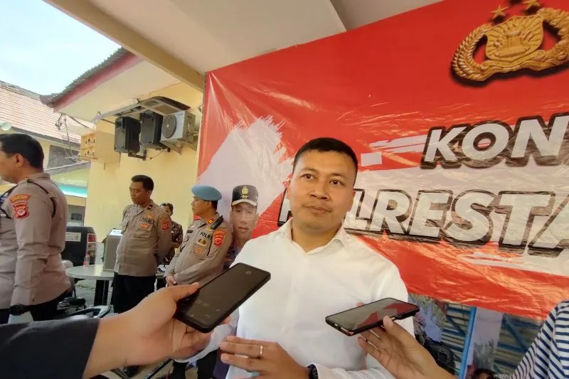 Kasatreskrim Polresta Bogor Kota Kompol Rizka Fahila saat diwawancarai di Mapolresta Bogor Kota, Senin (3/7/2023). (ANTARA/Linna Susanti)
