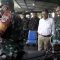 Pangdam III/Siliwangi Mayjen Kunto Arief Wibowo mengecek motor Babinsa bermesin Nikuba. (Kodam III/Siliwangi)