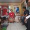 BERDUKA : Iman ayah korban pada saat memberikan keterangan kepada Unit PPA Satreskrim Polres Sukabumi dan memberikan izin jasad anaknya untuk di Ekshumasi. (foto : Handi Radar Sukabumi)