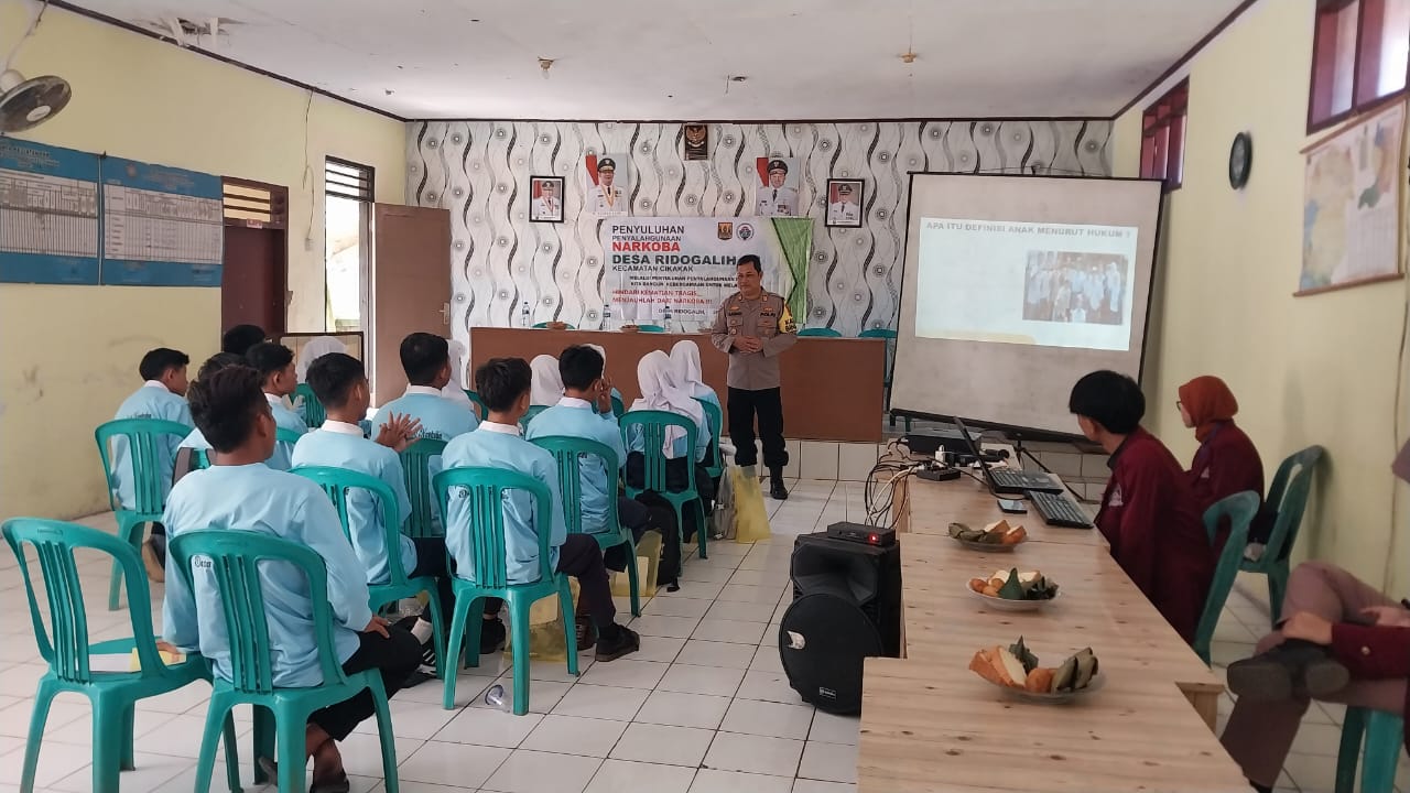 Suasana penyuluhan Narkoba di Desa Ridogalih, Kecamatan Cikakak. (FOTO : NANDI/ RADARSUKABUMI)