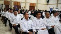 Bupati Sukabumi Marwan Hamami menyerahkan 870 Surat Keputusan (SK) pengangkatan pegawai Pemerintah dengan Perjanjian Kerja (PPPK) Formasi Tahun 2022