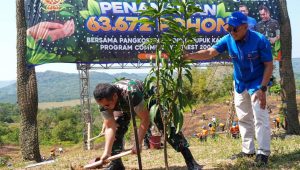 Program Community Forest di Sukabumi, Pangkostrad dan Dirut Pupuk Kaltim Tanam 63.672 Pohon
