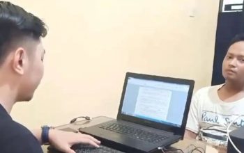 Pelaku pelecehan seksual MI (35) terhadap sejumlah santri di Cianjur, Jawa Barat, saat menjalani pemeriksaan di Mapolres Cianjur, Selasa (15/8/2023).(Ahmad Fikri). 