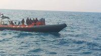 Kesatuan Penjagaan Laut dan Pantai (KPLP), mengerahkan kapal patroli KPLP membantu upaya evakuasi dan pencarian korban tenggelamnya Kapal Motor (KM) Dewi Noor 1 di perairan Kepulauan Seribu, Sabtu.  (Ditjen Perhubungan Laut, Kemenhub).