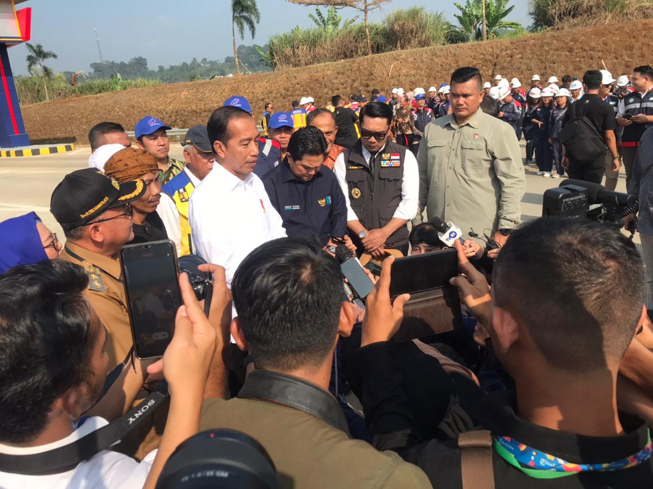 Presiden Joko Widodo (Jokowi) menyebutkan dengan sudah diresmikannya Tol Bogor Ciawi Sukabumi (Bocimi) seksi II dengan ruas tol Cigombong-Cibadak dengan Exit Tol Parungkuda bisa menjadikan magnet untuk investasi