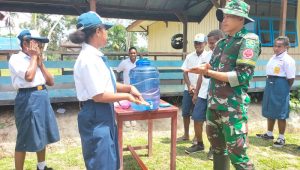 Satgas Yonif 310/KK Sukabumi Berikan Penyuluhan Kesehatan Kepada Pelajar di Perbatasan Papua